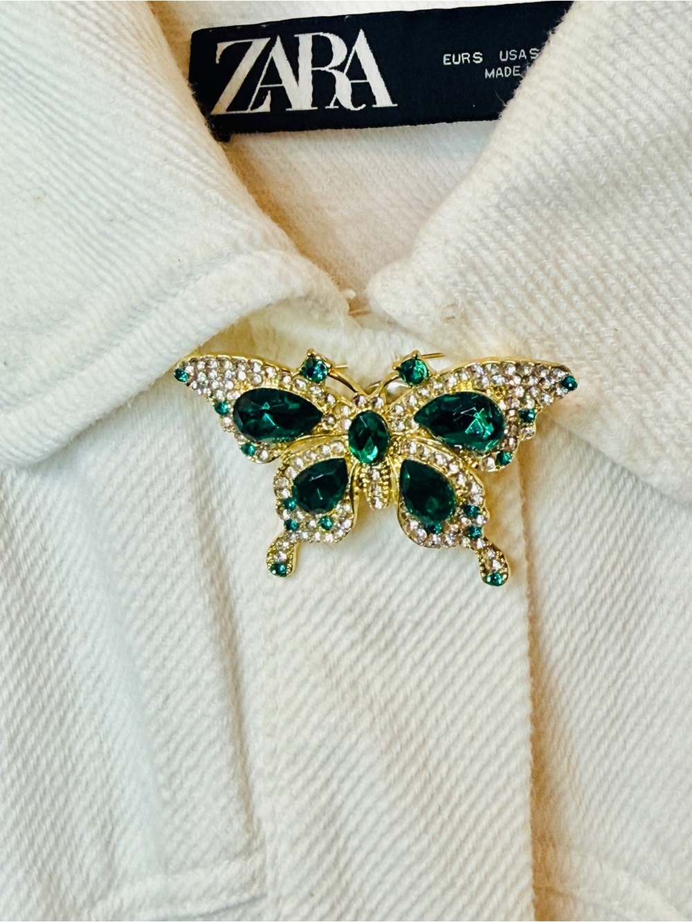 Gold & Emerald NWT Green Butterfly
Crystal Brooch Gift ready retail $42 - Picture 3 of 10